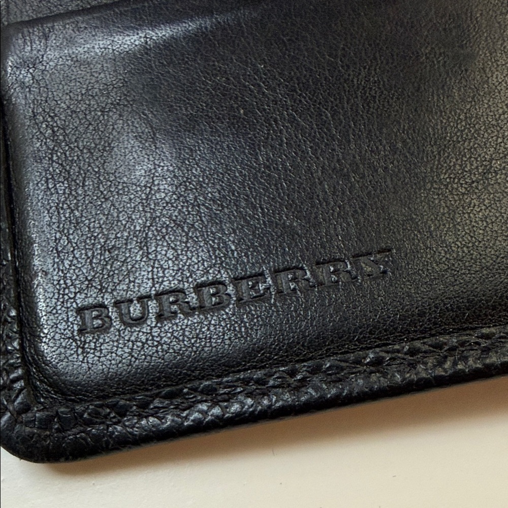 Burberry Black Textured Card Holder - Picture 2 of 5